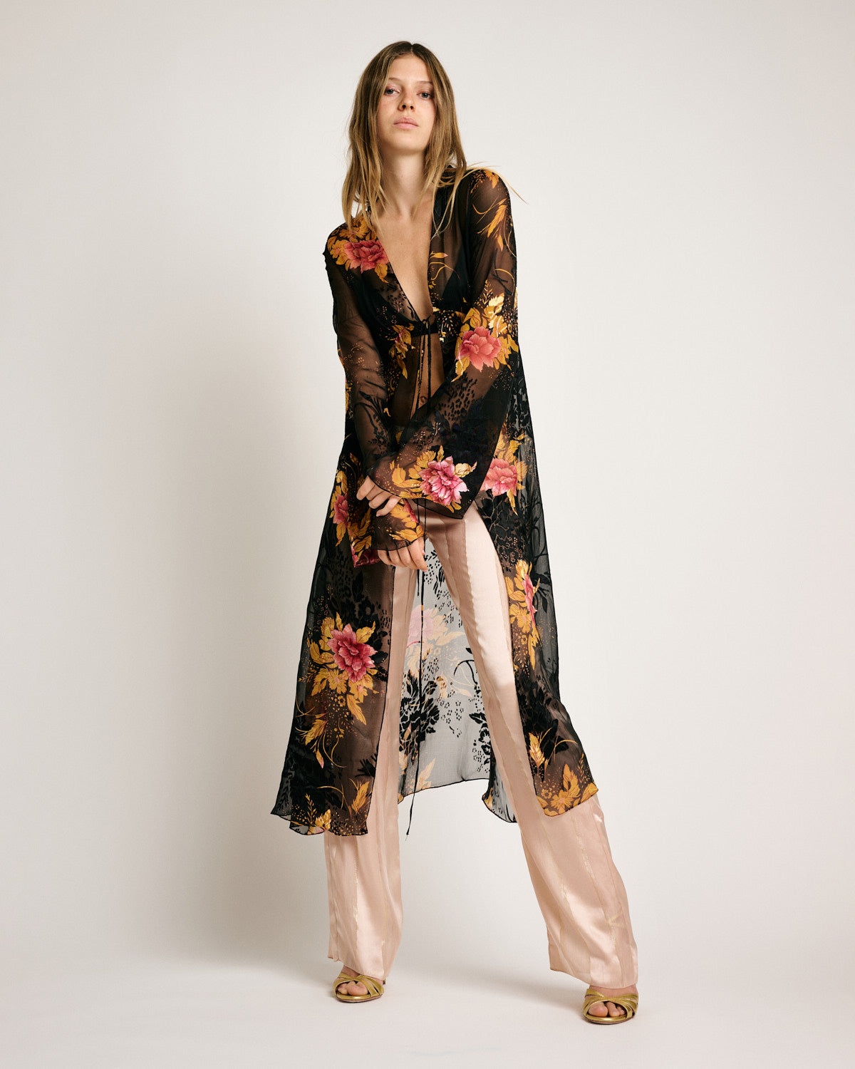 silk-robe-black-flowers-1