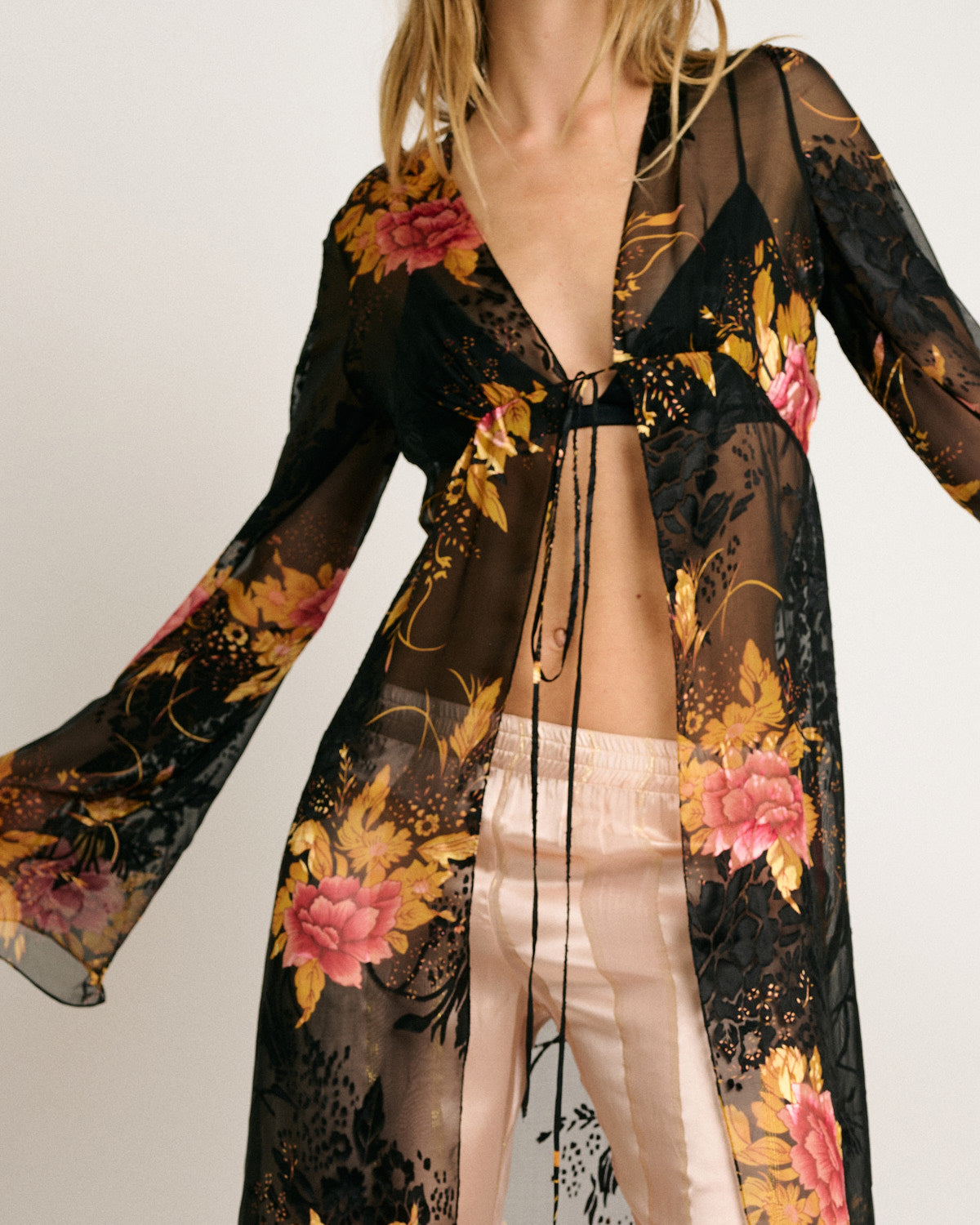 silk-robe-black-flowers-2