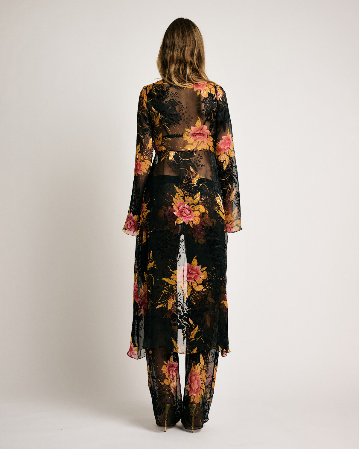 silk-robe-black-flowers-4
